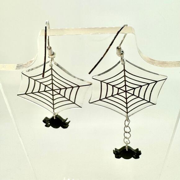 Spider Web Earrings - Halloween Earrings - Bug Earrings - Spider Accessories - Picture 4 of 8